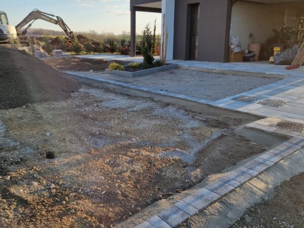 TRAVAUX_TERRASSEMENT_PISCINE_TERRASSE_CONSTRUCTION 600X450 | C&B Aménagement Travaux de terrassement pour terrasse, piscine et construction aux alentours de Saint-Louis et Altkirch Riedisheim 2