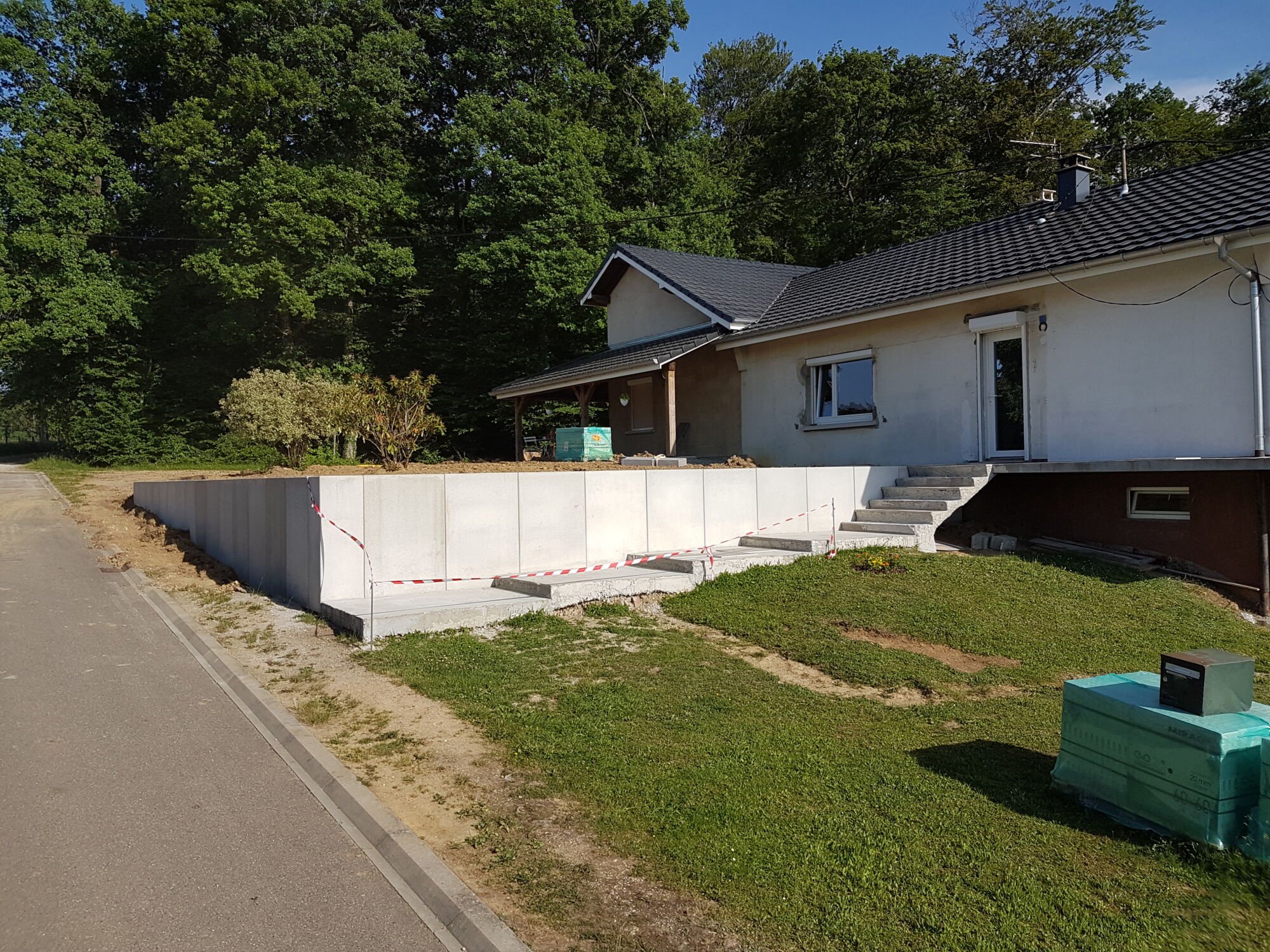 SOUTENEMENT CLOTURE18 1 | C&B Aménagement Entreprise d’aménagement extérieur et création de murs sur mesure à côté de Saint-Louis dans le Sundgau Montbéliard